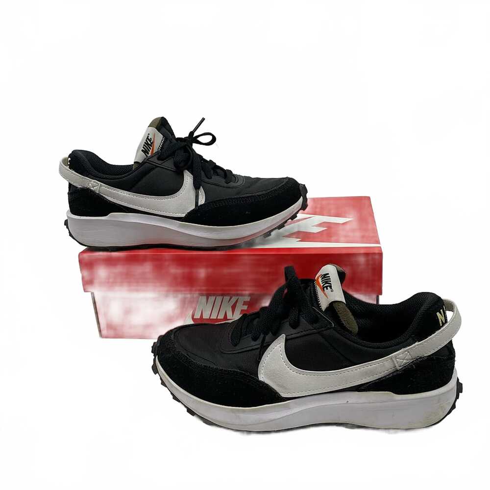 Nike Black/White Waffle Debut Sneakers | Women’s Size 6